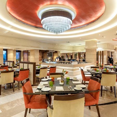 Hotel The Suryaa Nowe Delhi Zewnętrze zdjęcie The restaurant
