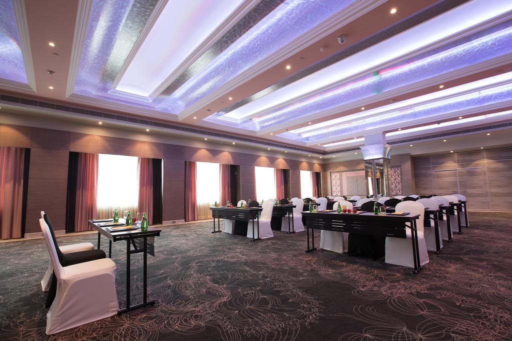 Hotel The Suryaa Nowe Delhi Zewnętrze zdjęcie The Royal Paragon Hall