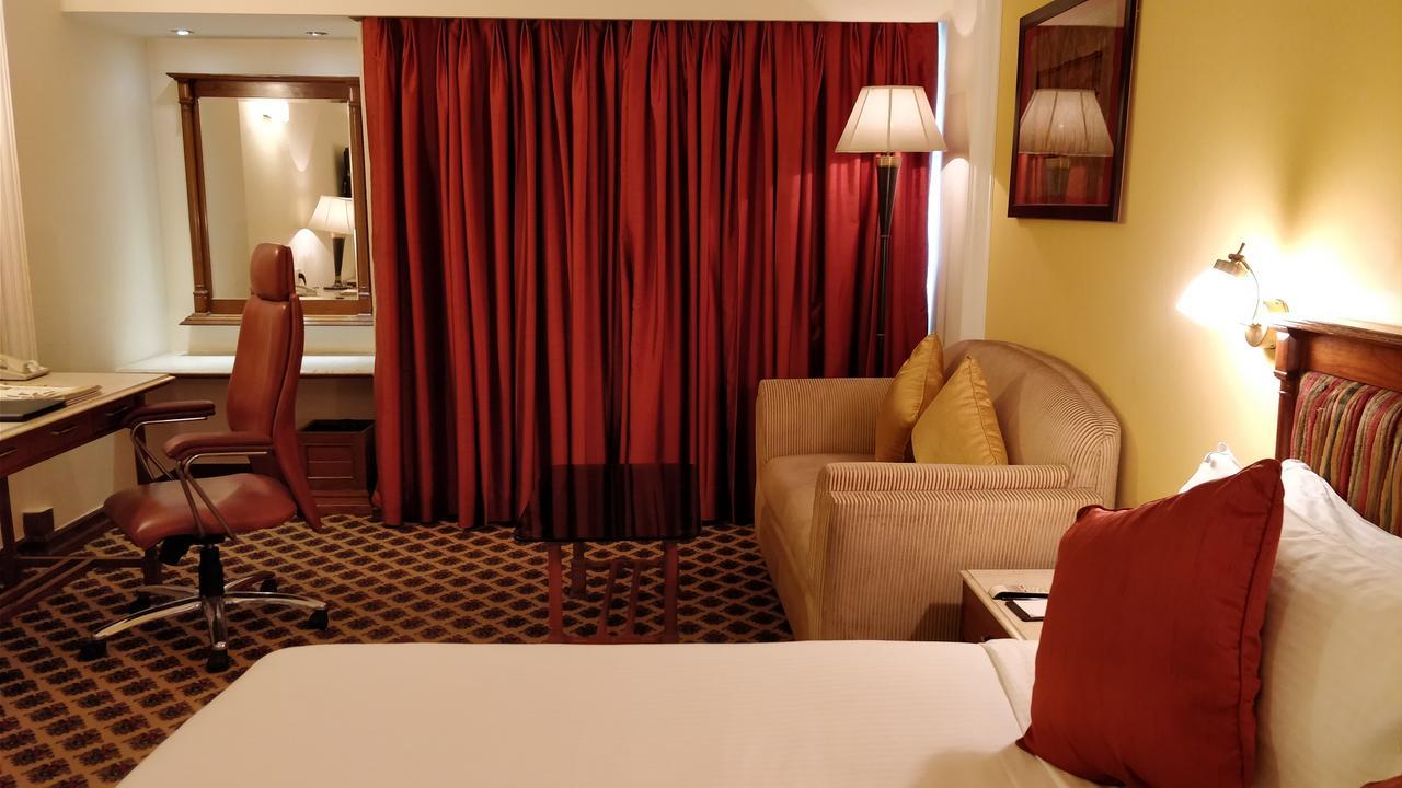 Hotel The Suryaa Nowe Delhi Zewnętrze zdjęcie A room at the Taj Bengal