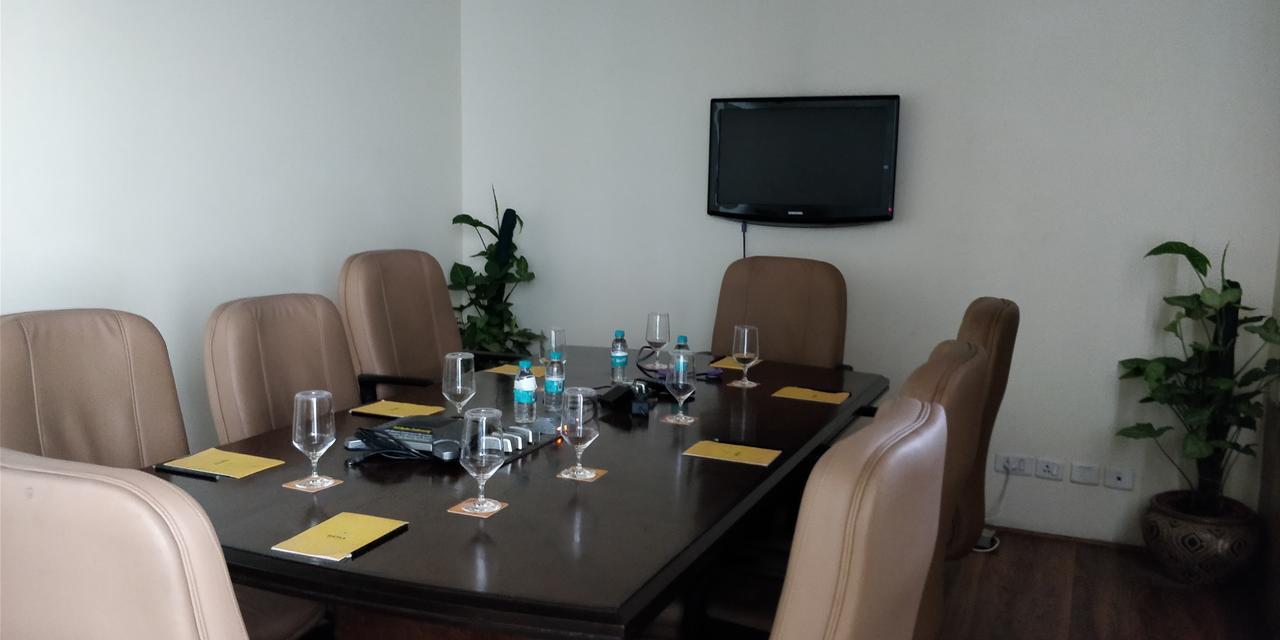 Hotel The Suryaa Nowe Delhi Zewnętrze zdjęcie A meeting room at the headquarters of the National Democratic Congress