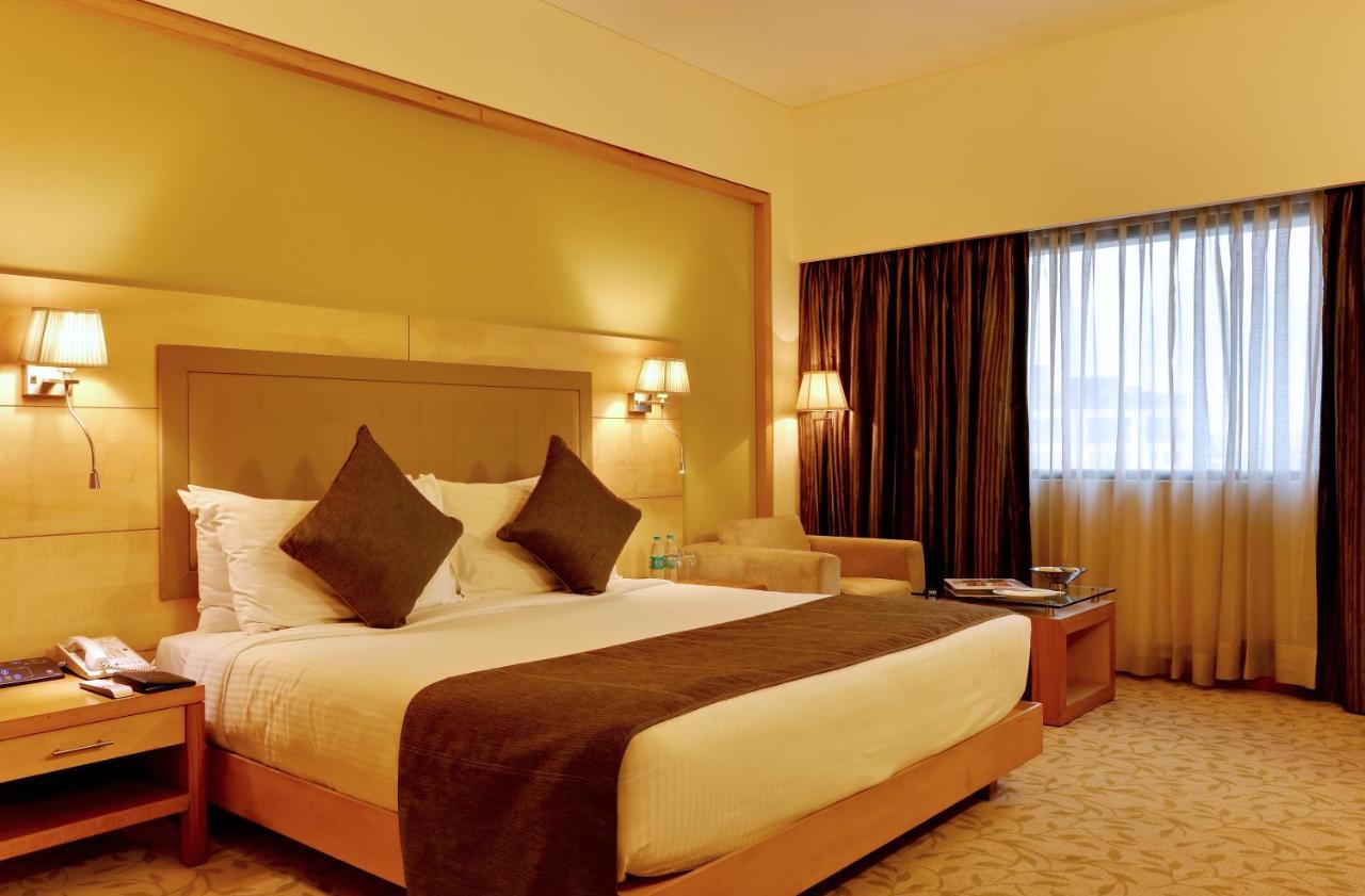 Hotel The Suryaa Nowe Delhi Zewnętrze zdjęcie